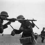 Grossdeutschland Russland stehend it MG 34