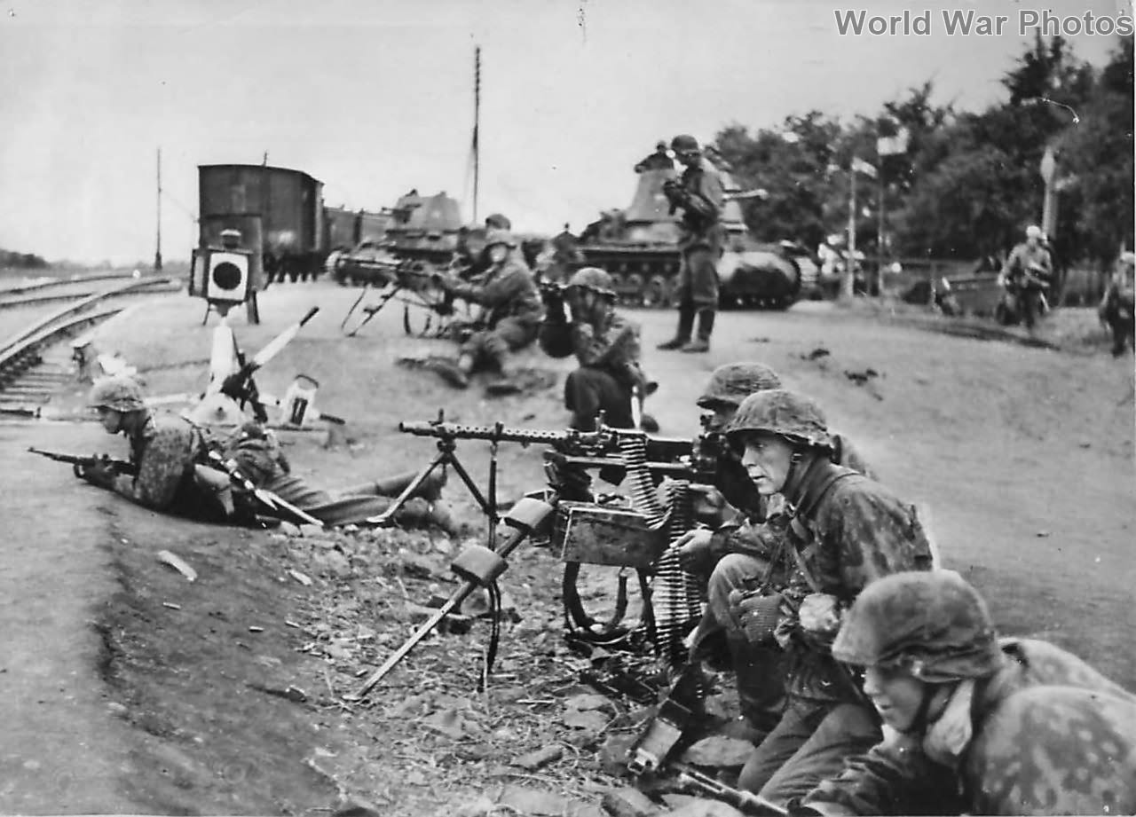 1st SS LSSAH soldiers in action in Mariupol October 1941
