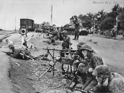 1st SS LSSAH soldiers in action in Mariupol October 1941