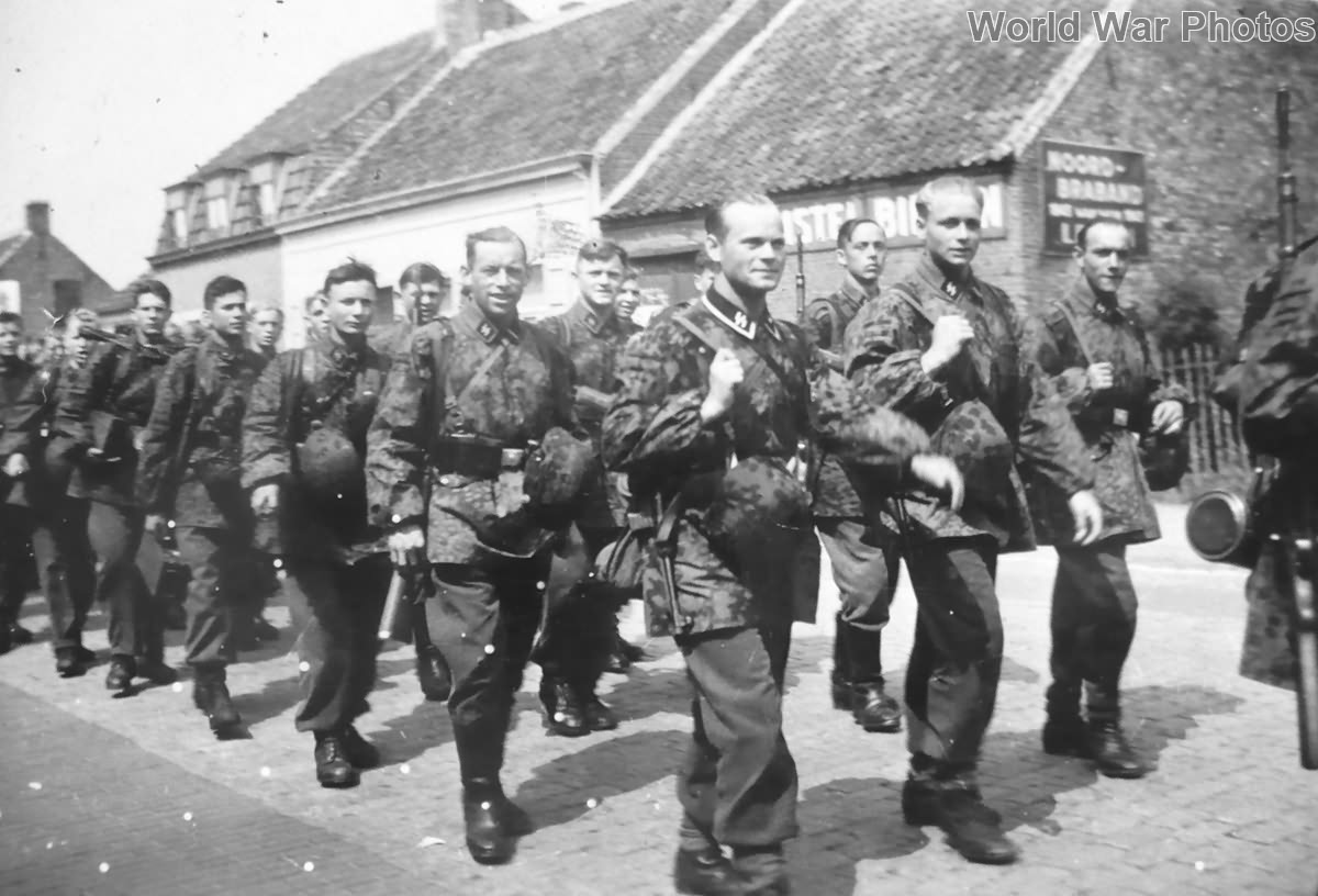 Soldiers of the 1 SS Panzer Division Leibstandarte SS Adolf Hitler 1943/1944