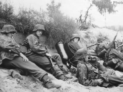 Soldiers of the Waffen SS in action