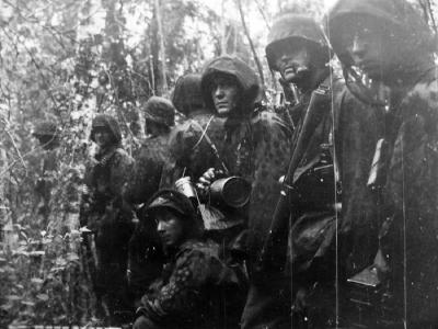 Troops from 3. SS-Panzerdivision „Totenkopf”