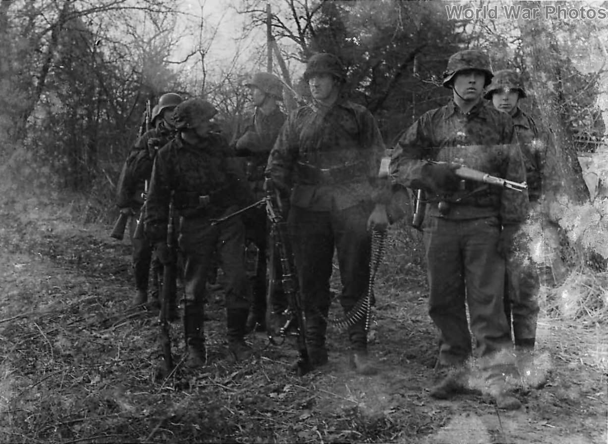 5.SS-Panzer-Division „Wiking” troops during Battle in Korsun Cherkassy Pocket 1944