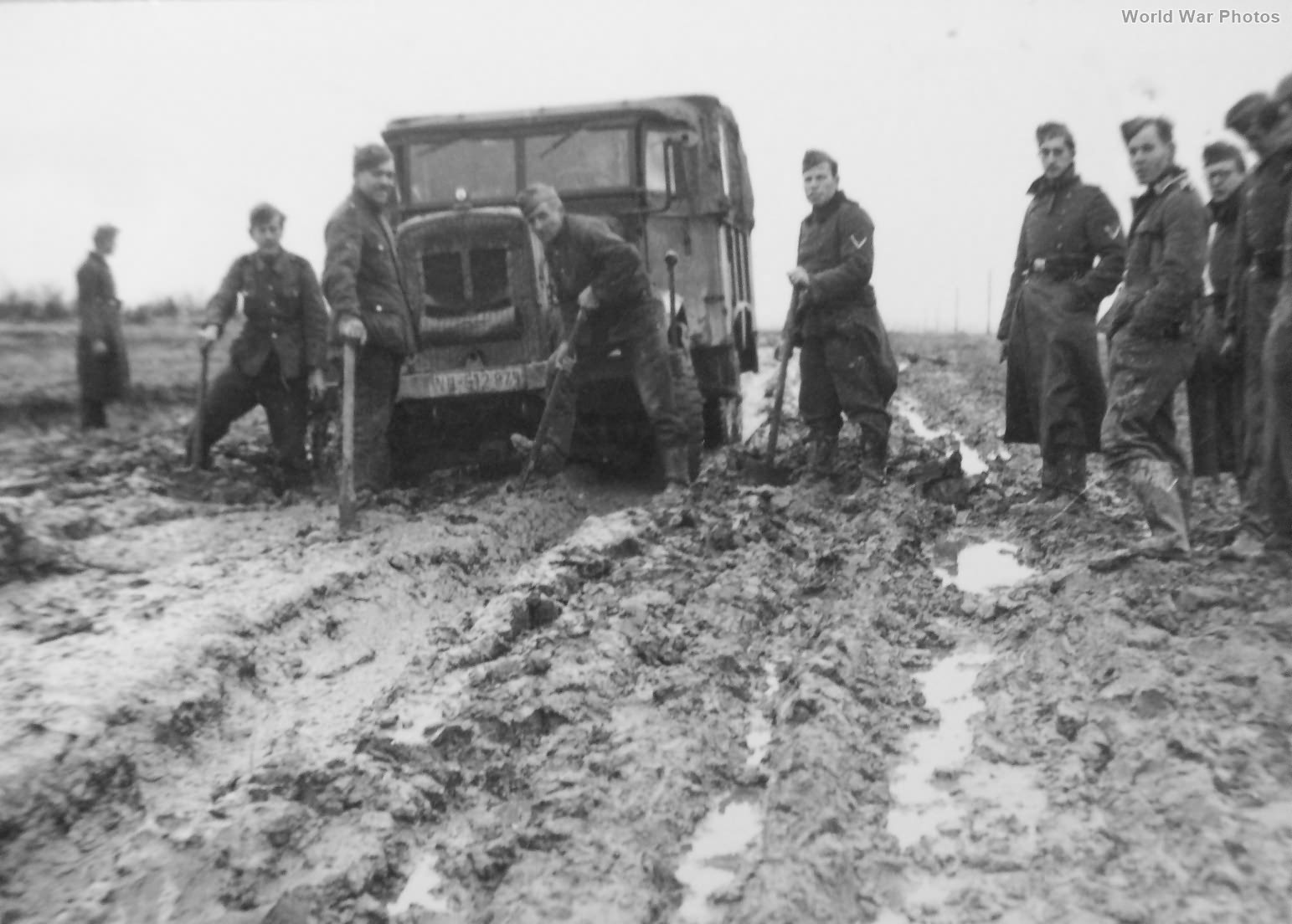 Einheitsdiesel stuck in mud