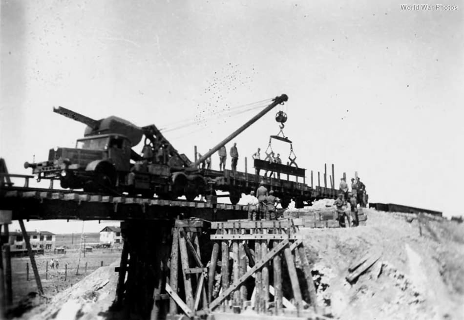 Faun LK5 crane in action