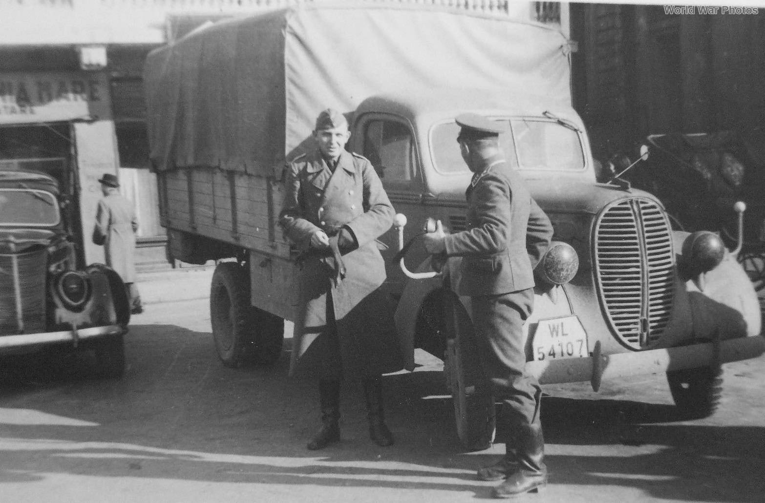 Ford truck type 81 T (1938) WL54107 of Luftwaffe, Le Havre 1942