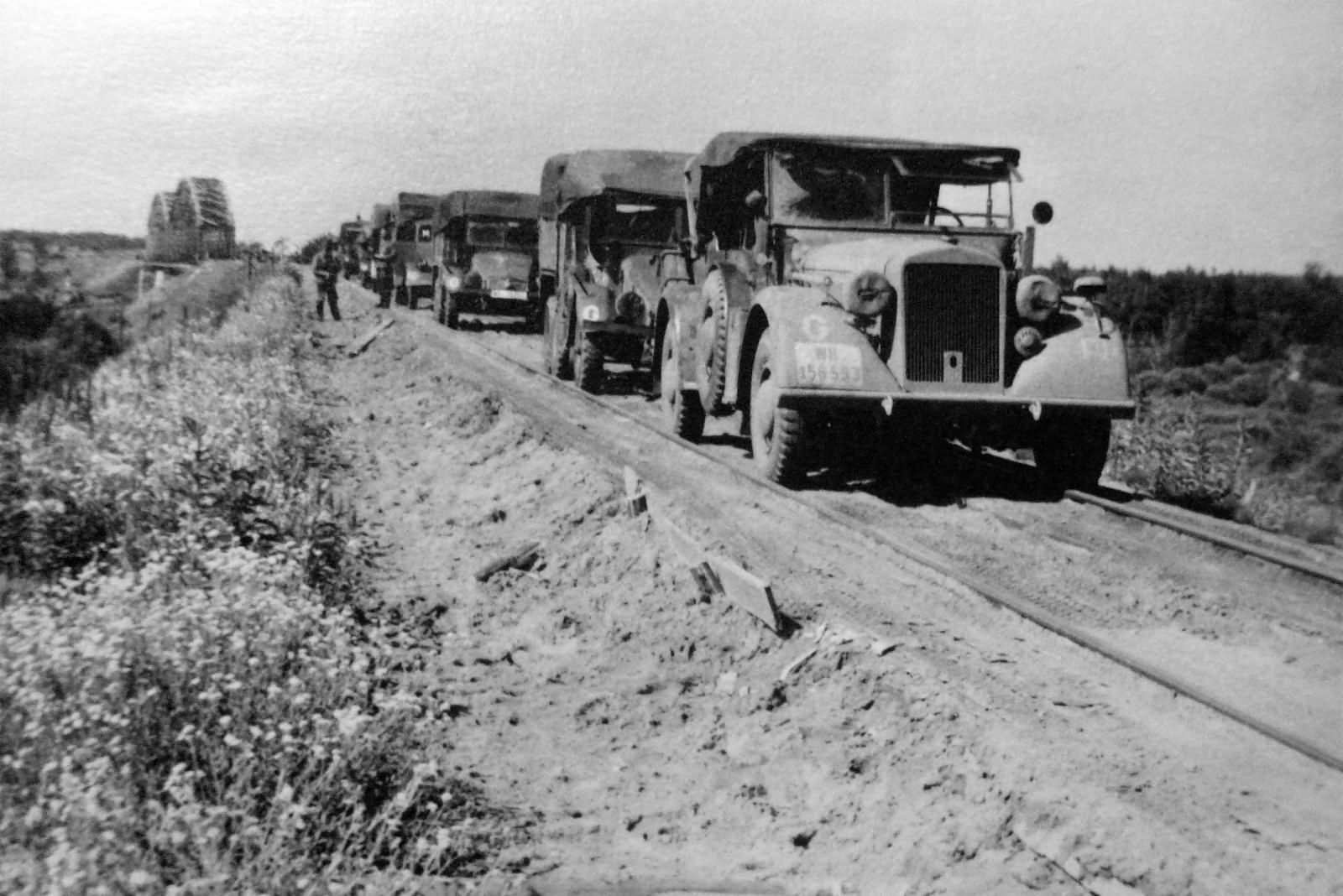 Horch 901 kfz 15 and Krupp Protze kraftwagen of Panzergruppe Guderian