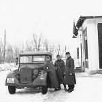 Horch 901 Wehrmacht car and soldiers