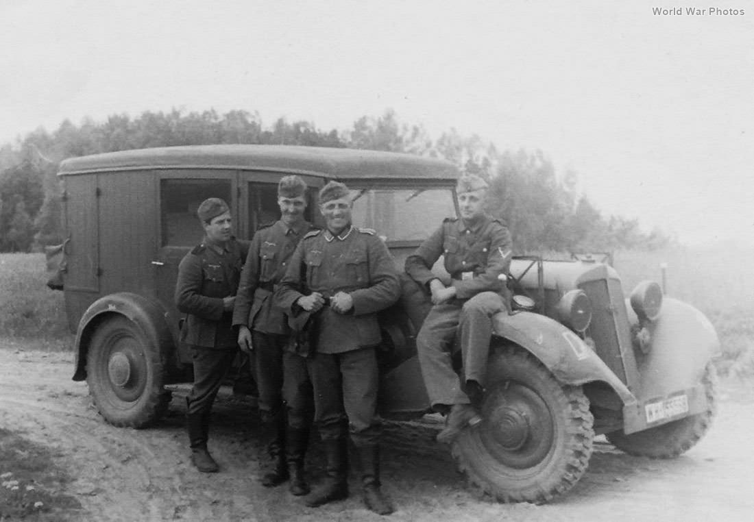 Kfz 17 Funkkraftwagen based on the Horch 830 R