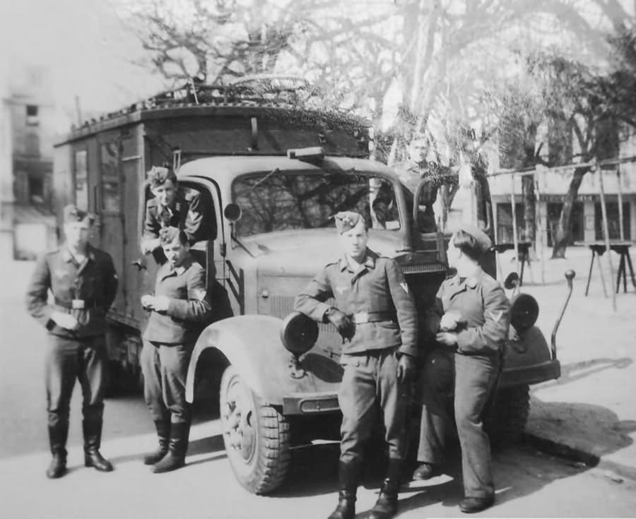 Mercedes Benz L 3000 Funkkraftwagen of Luftwaffe France 1943
