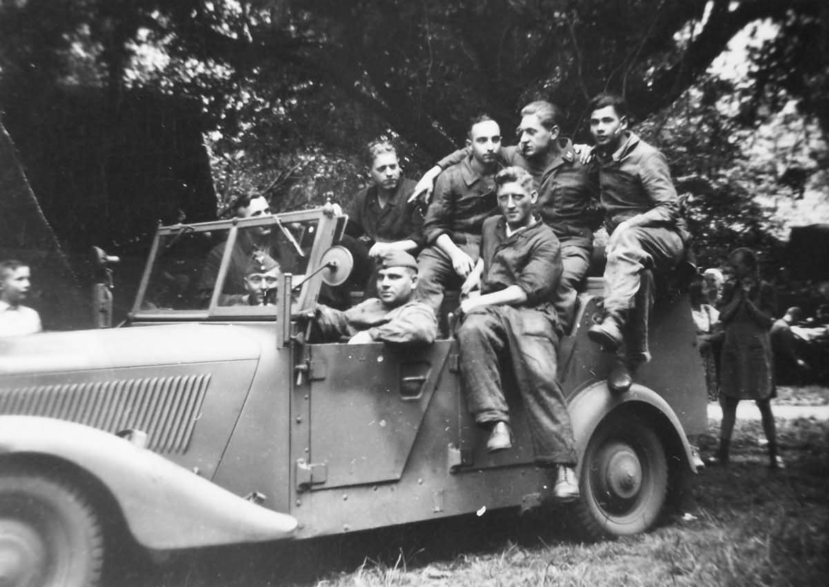 Soldiers of Luftwaffe with Kubelwagen Mercedes Benz 170 VK