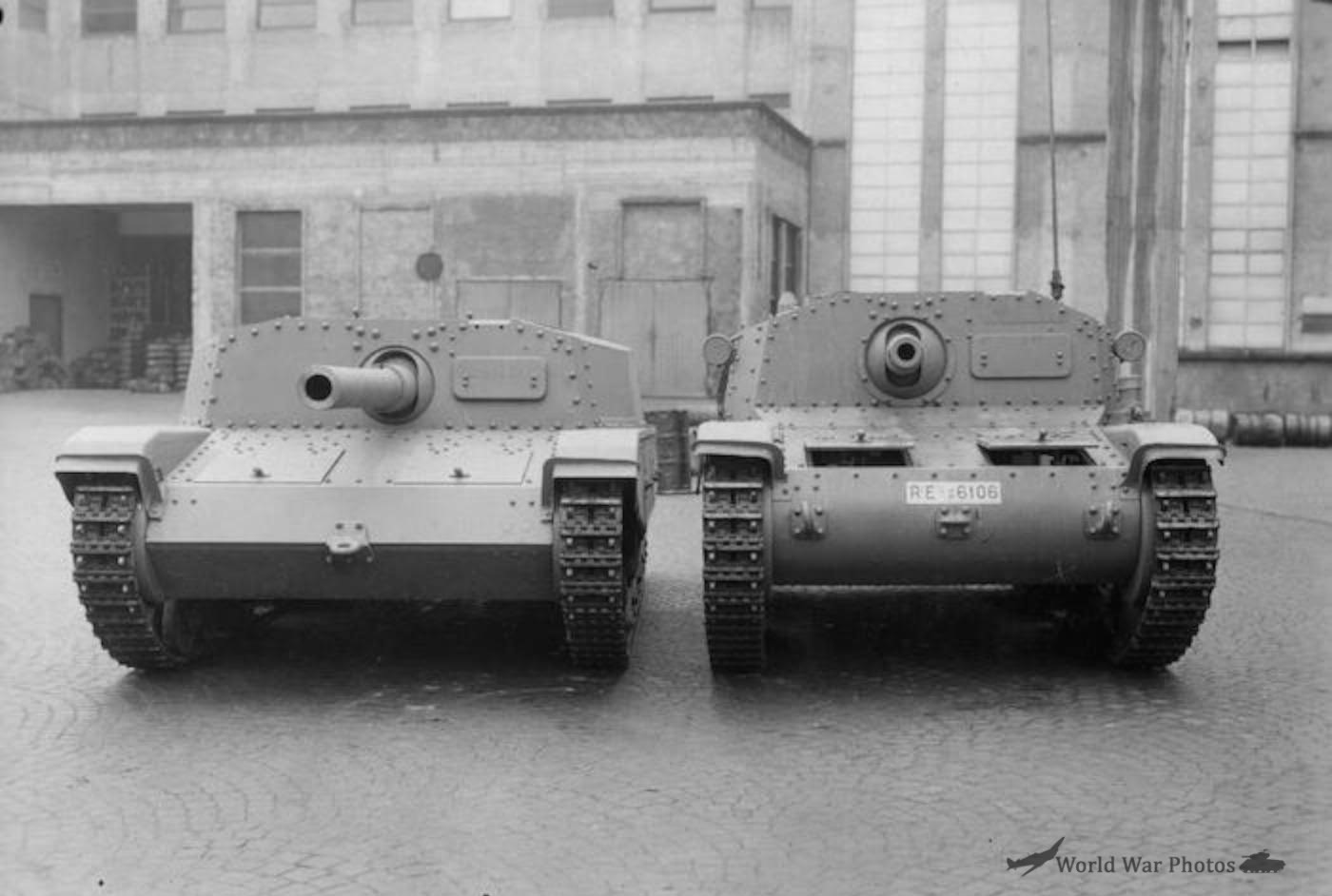 Semovente 105/25 M43 and 75/18 M42 at the Fossati Factory