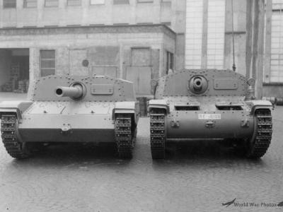 Semovente 105/25 M43 and 75/18 M42 at the Fossati Factory