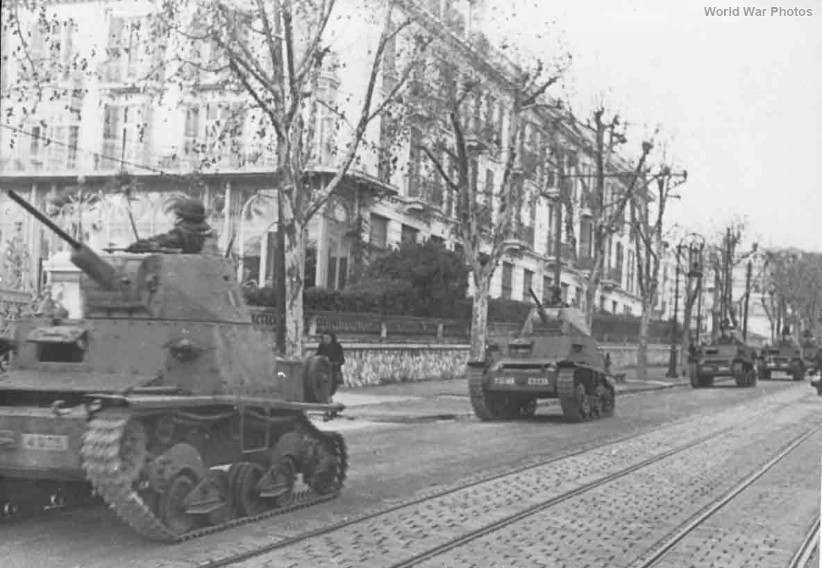 L6/40 tanks Nicea 1943