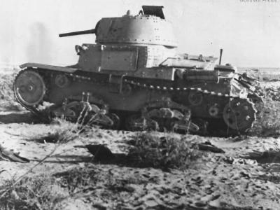 Abandoned Italian M13/40 in Egypt ’42