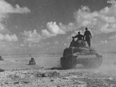 Sandbagged M13/40 Libia