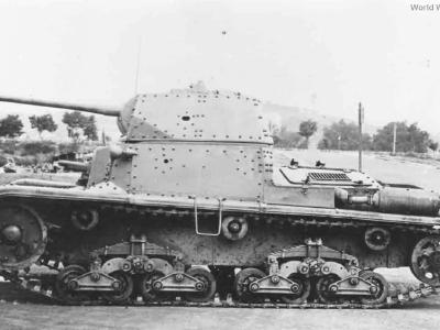 Italian medium tank M15/42 left side