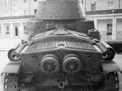 Carro armato M15/42 rear view