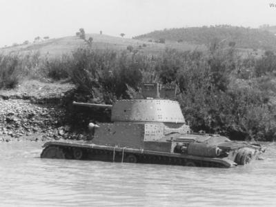 M15/42 tank fording the river 1943