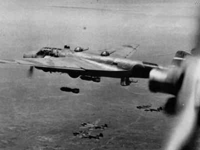 G3M dropping bombs on target