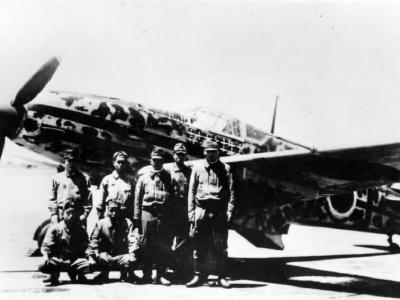 Ki-61 of the 244th Sentai crew