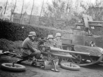 Universal Carrier with AT gun