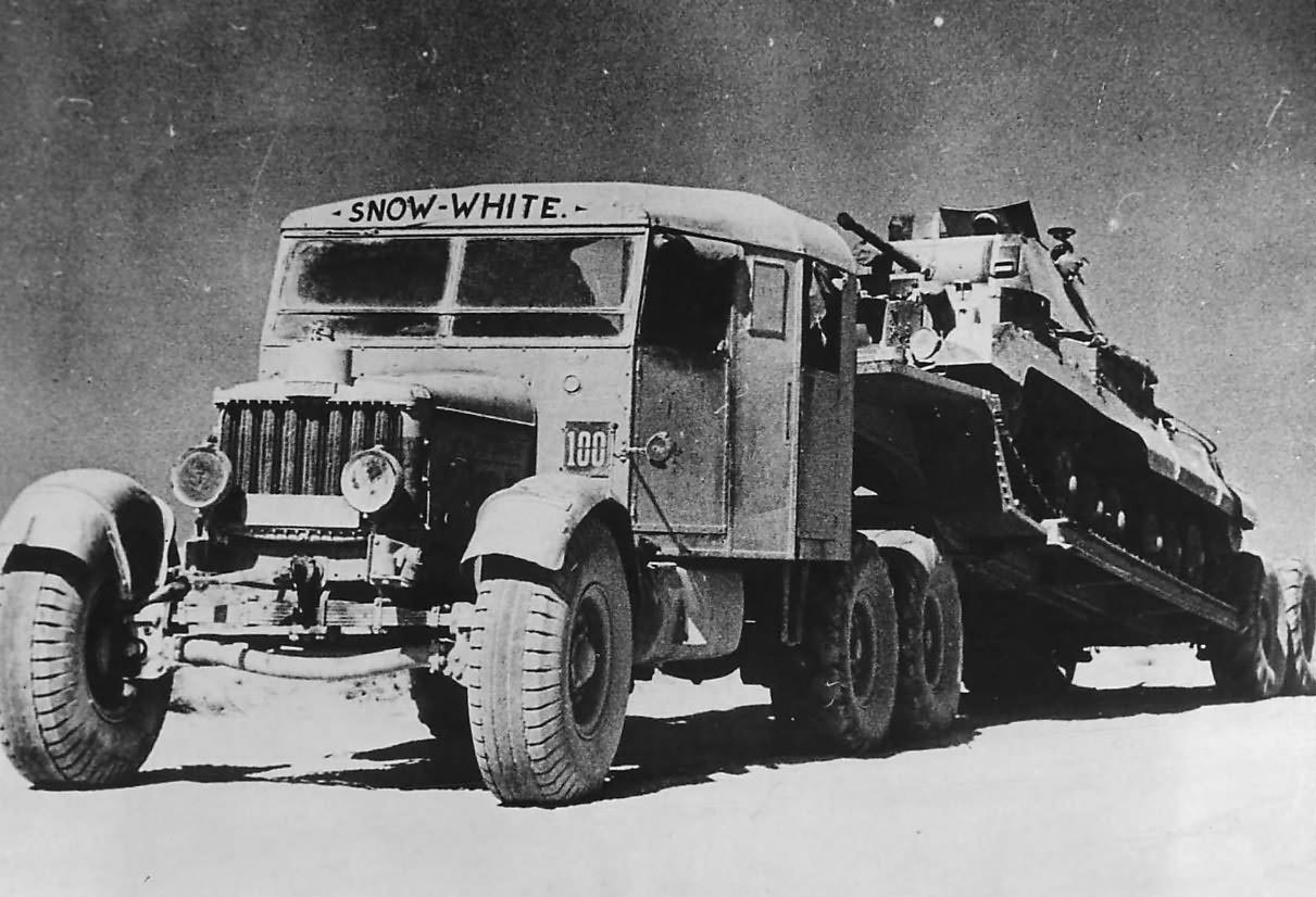 Scammell Pioneer tank transporter named „Snow White” with A9 tank 1941