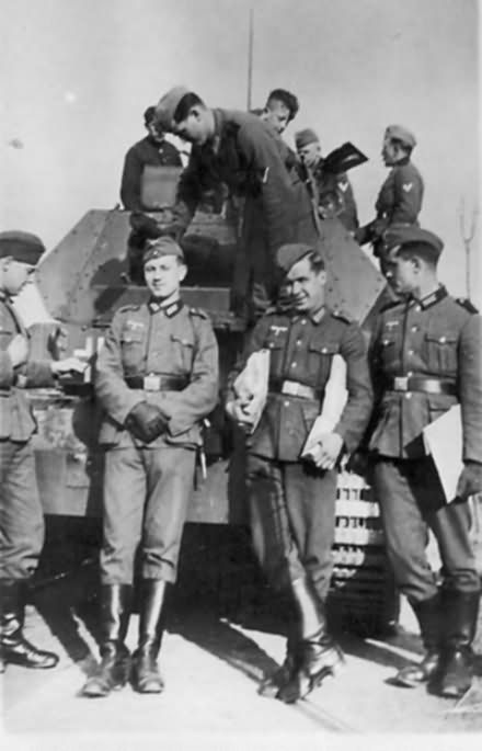 A group of German soldiers inspect a British cruiser tank A13 Mk II