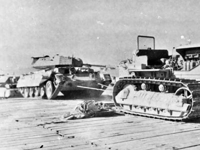 Crusader II tank being recovered Egypt 1942