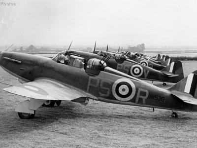 Defiant N1536 PS-R 264 Squadron lined up at Kirton-in-Lindsey ’40