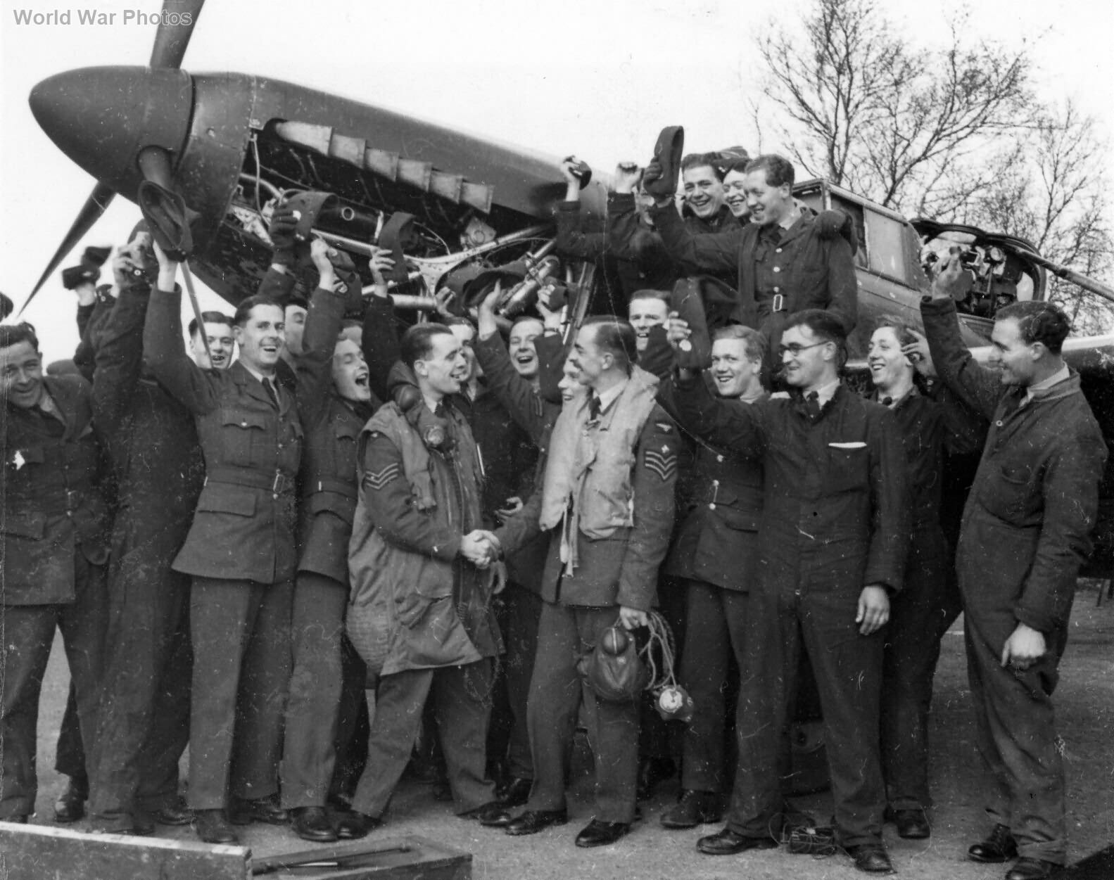 Defiant crew 264 Thorn Barker