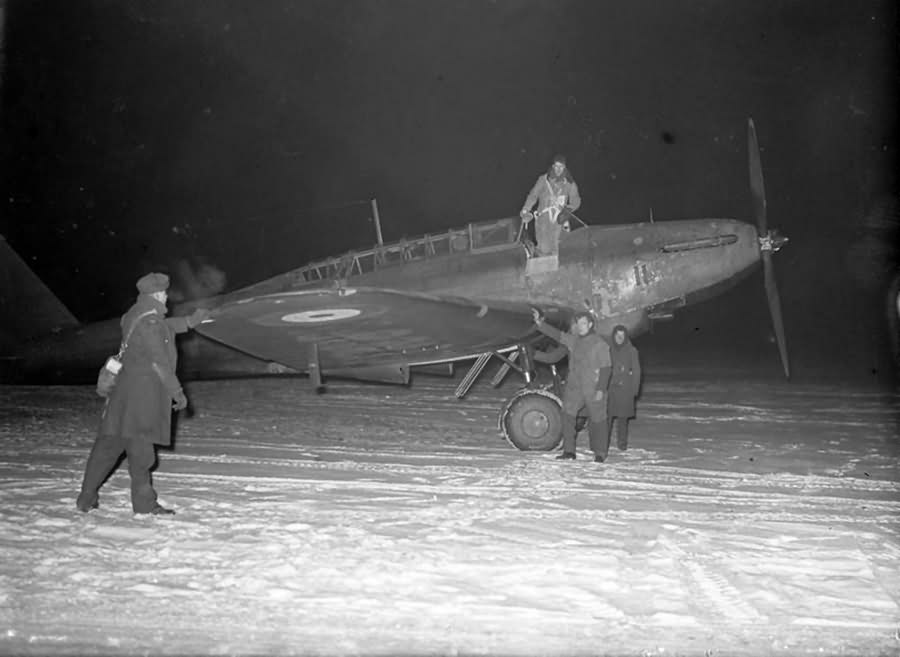 Battle Mk I of No. 226 Sqn being prepared for a night flight at Reims Champagne