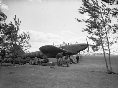 Ground crew working on a Battle of No. 218 Sqn at Auberive-sur-Suippes