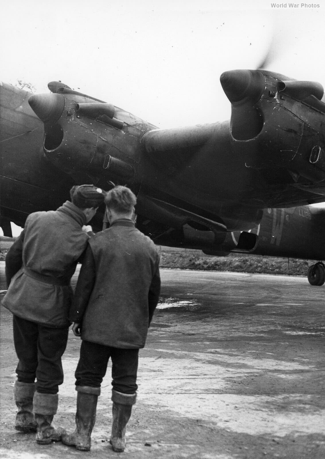 Halifax LL126 KN-W 77 Sqn