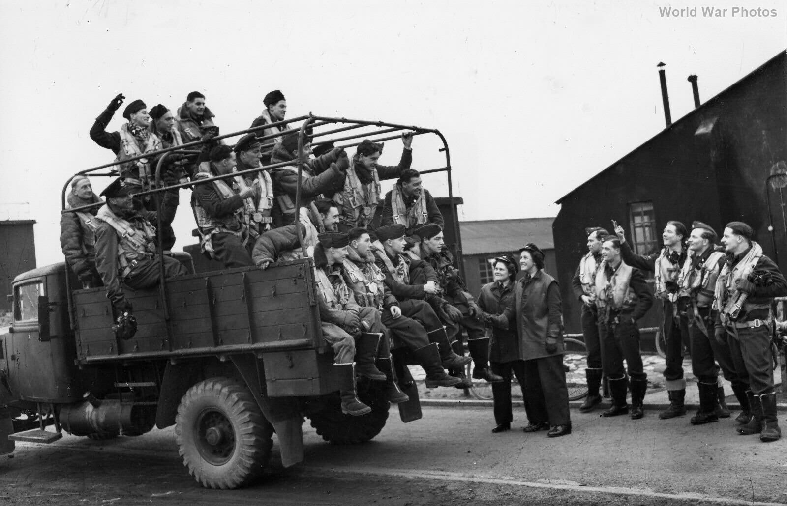 Halifax crews 77 Sqn Elvington 1943