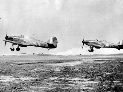 501 Squadron Hurricanes SD-N, SD-T at Gravesend during Battle of Britain