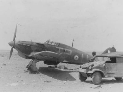 Hurricane trop TP-U No 73 Squadron RAF and DAK Kubelwagen 1941