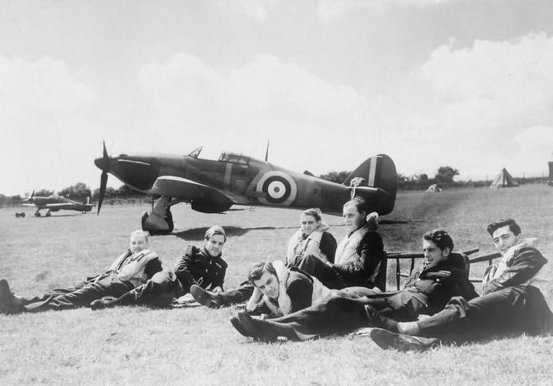 Pilots_of_B_Flight_No_32_Squadron_relax_on_the_grass_at_Hawkinge_in_front_of_Hurricane_Mk_I_P3522_GZ-V_Battle_of_Britain.jpg