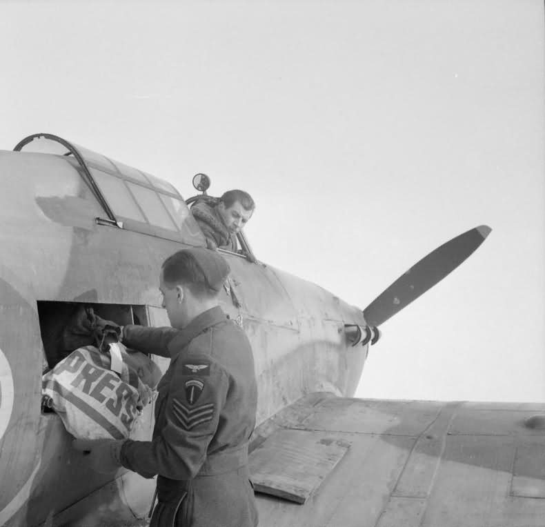RAF sergeant unloads a press bag delivered by Hurricane pilot