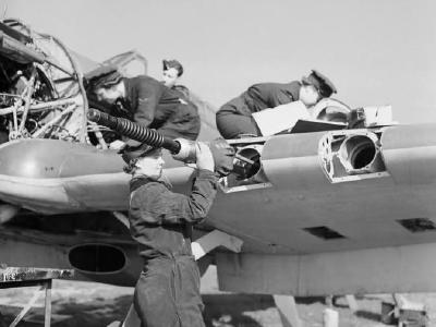 WAAF armourers and flight mechanics servicing