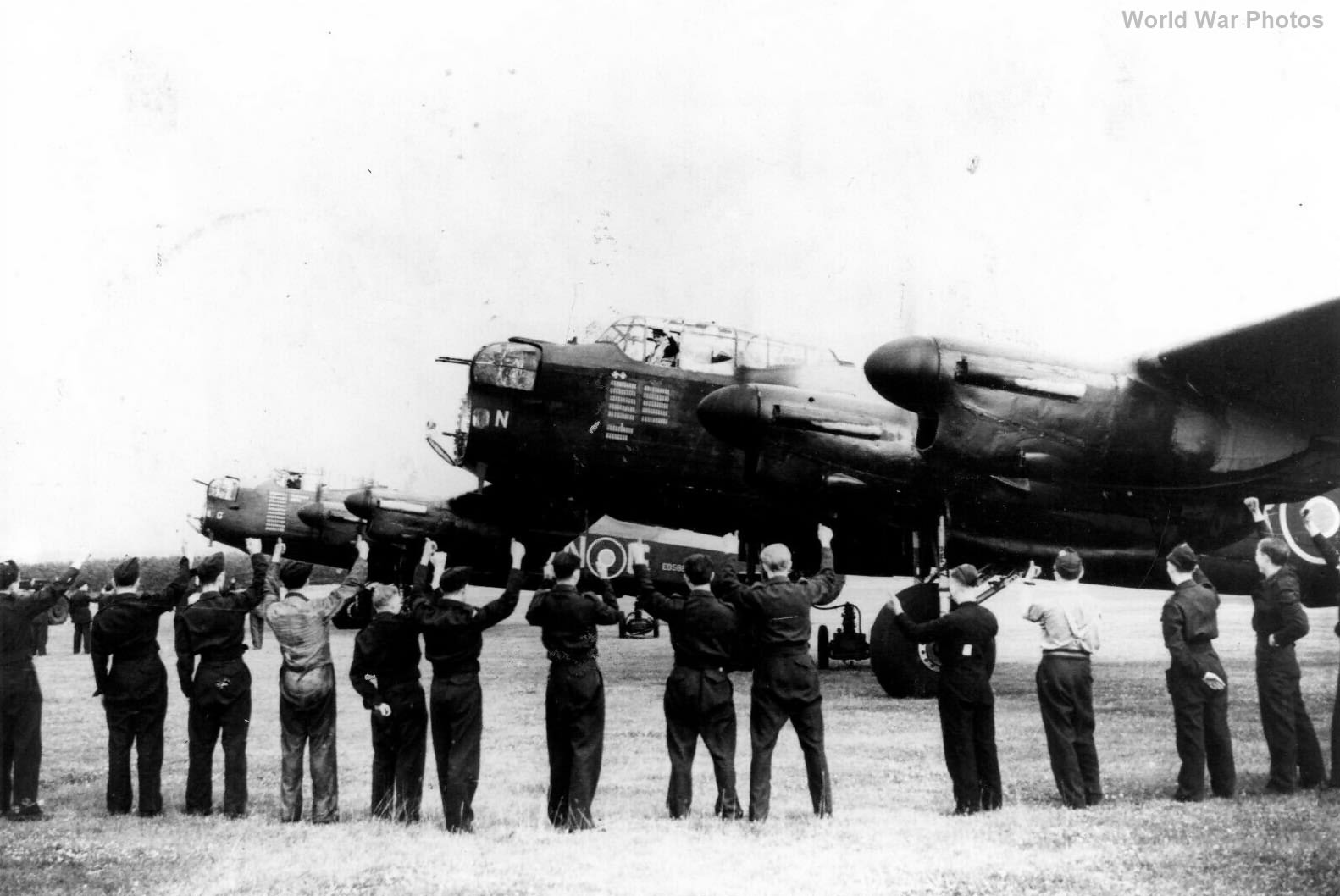 Lancasters ED860 ED588 1943