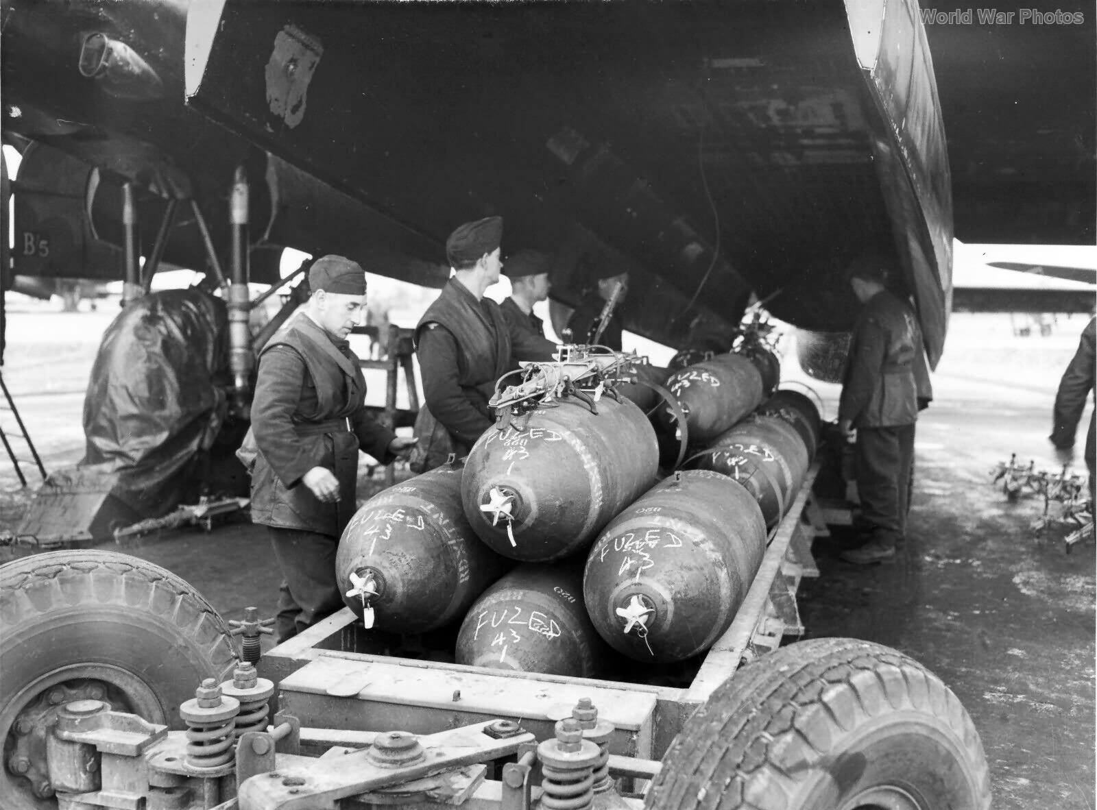 Lancaster 5 Group 220344 Frankfurt raid