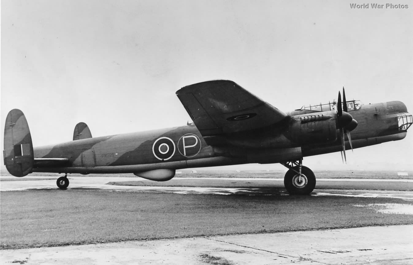 Lincoln prototype PW925, Ringway Airport 1944