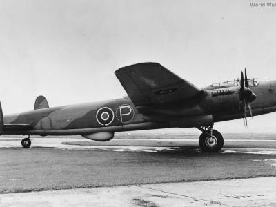 Lincoln prototype PW925, Ringway Airport 1944