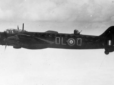 Avro Manchester L7427 OL-Q of No 83 Squadron RAF