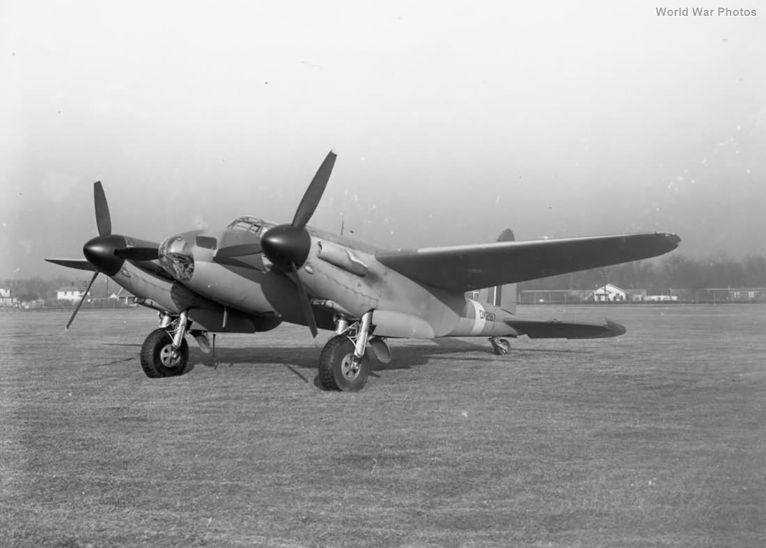 Bomber Mosquito B IV DK287