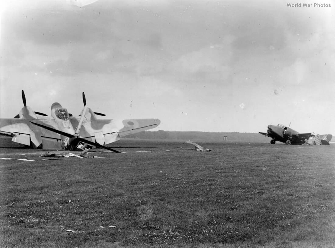 Oxford ramming a parked Mosquito