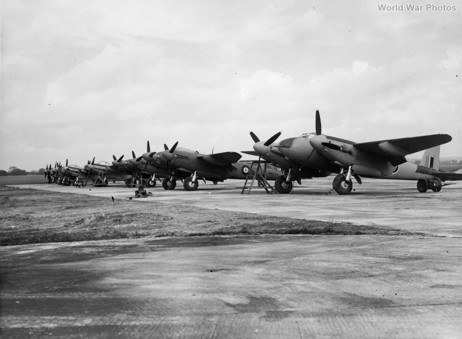 Mosquito LR258 MM254 1943