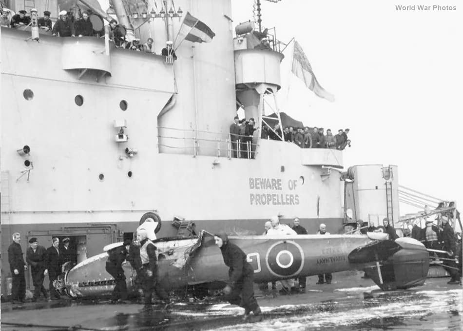 Seafire 17 G flipping over after landing