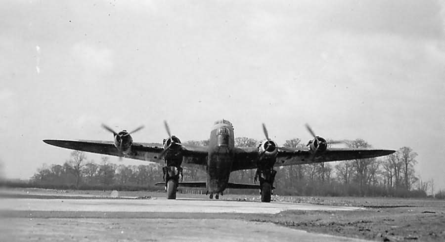 Short Stirling coded XT-M of No. 1657 HCU RAF